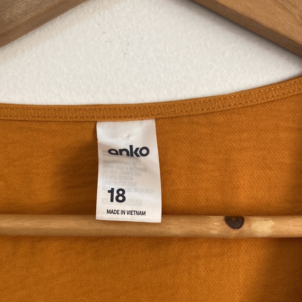 Mustard Coloured V neckline T-Shirt - Size 18 - Picture 2 of 6